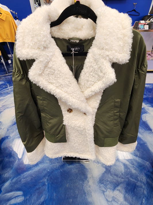 Green Coat with White Fur - Bodi Language for Women