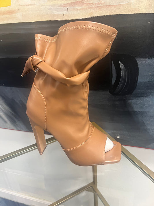 Caramel  Bootie w Gold